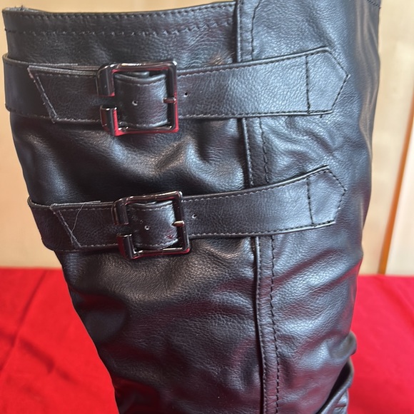 NWT 9 1/2 black boots they pull on. They have faux buckles on both sides - Picture 2 of 9